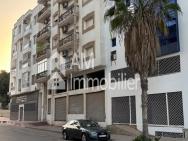 Deux magasin avenue hassan 2 à vendre